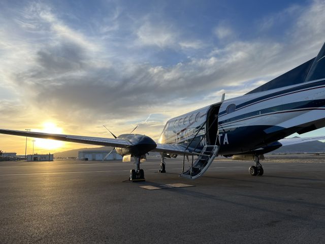 Beechcraft Super King Air 200 (N613TA)