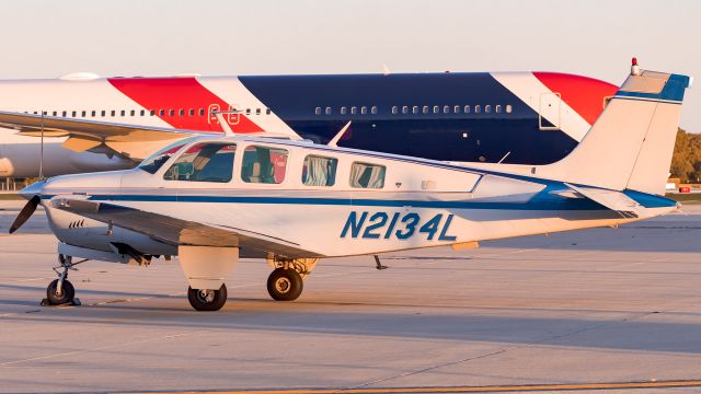 Beechcraft Bonanza (36) (N2134L)