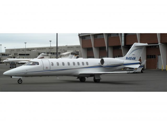 Learjet 45 (N454N) - A very good looking, fast aircraft!