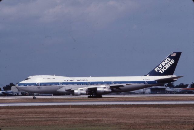 Boeing 747-200 (N749WA) - Thats a VIASA cheatline on this aircraft.