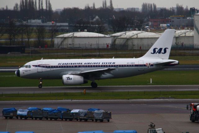 Airbus A319 (OY-KBO) - Retro colours on a state-of-the-art plane.