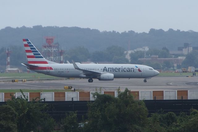 Boeing 737-700 (N844NN)