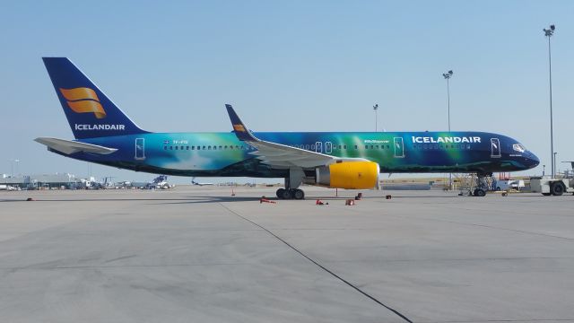 BOEING 757-300 (TF-FIU) - Hekla Aurora parked at KDEN.  What a beautiful aircraft!