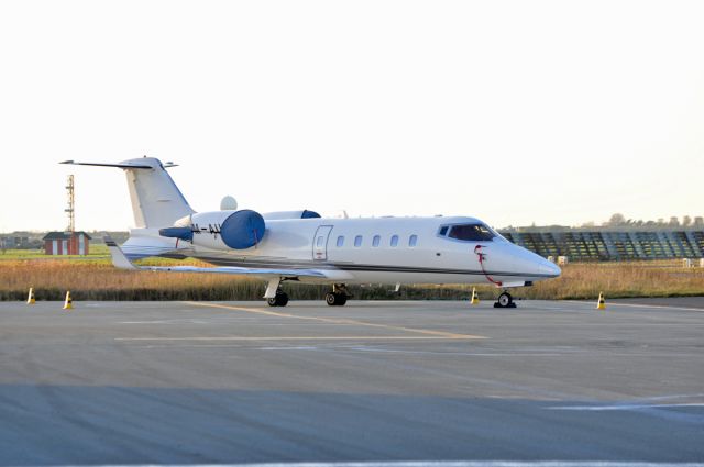 Learjet 60 (M-AUTO)