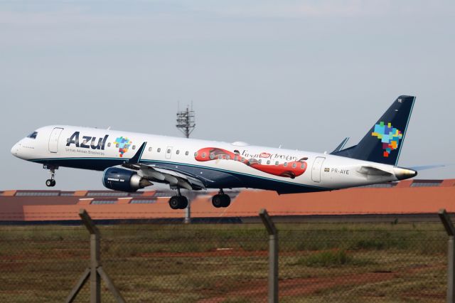 EMBRAER 195 (PR-AYE)