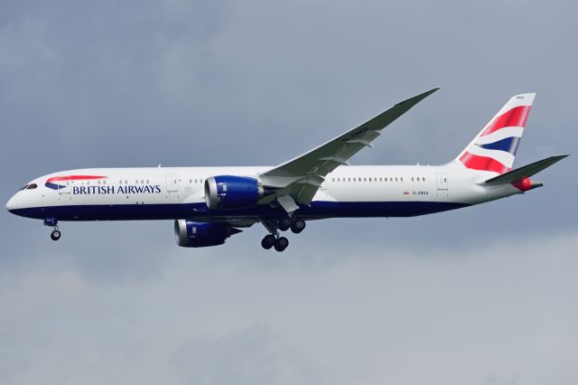 Boeing 787-9 Dreamliner (G-ZBKD) - BA33 arriving at runway 32R WMKK/KUL on 6 Dec 2015 - this is the first time a BA B789 is deployed on this route. 
