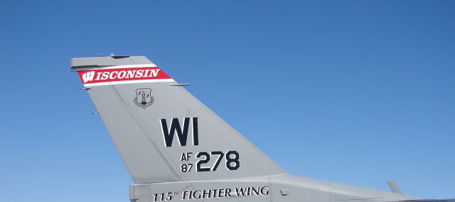 Lockheed F-16 Fighting Falcon —