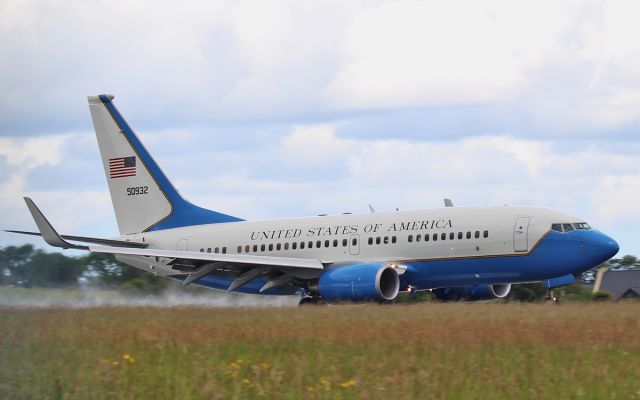 05-0932 — - usaf c-40c 05-0932 landing at shannon 5/7/15.