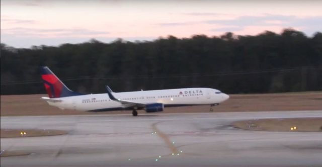 Boeing 737-900 (N826DN) - A Delta Boeing 737-900 takeoff at Raleigh-Durham Intl. Airport. This was taken from the observation deck on January 17, 2016 at 5:33 PM. This is flight 1666 to ATL.