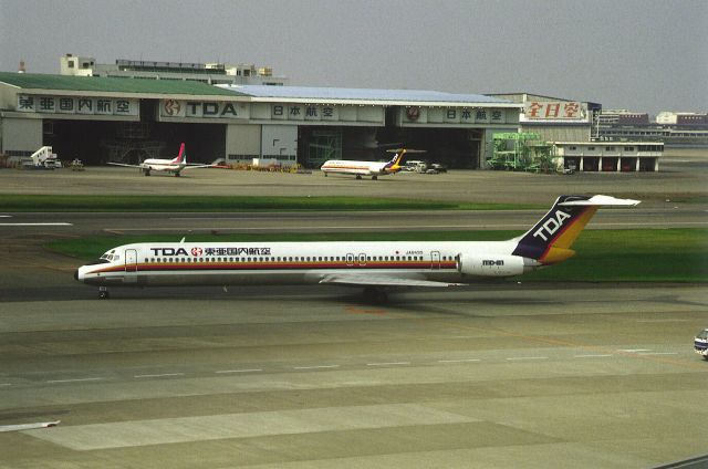 McDonnell Douglas MD-81 (JA8499) - Taxing at Tokyo-Haneda Intl Airport on 1987/10/10