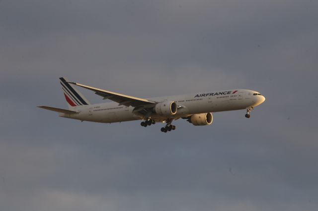 BOEING 777-300ER (F-GSQC)