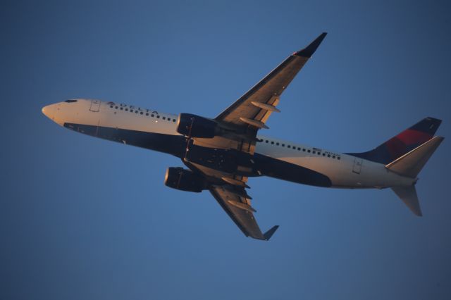 Boeing 737-800 (N3742C)