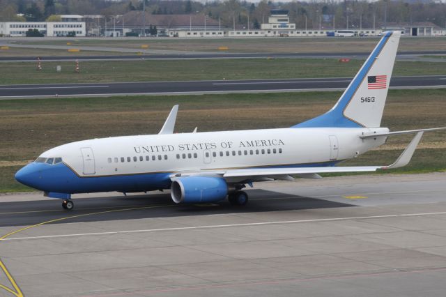 Boeing 737-700 (05-4613)