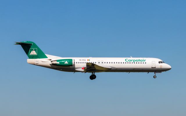 Fokker 100 (YR-FKA)