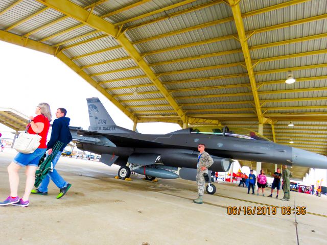 Lockheed F-16 Fighting Falcon (89-2174)