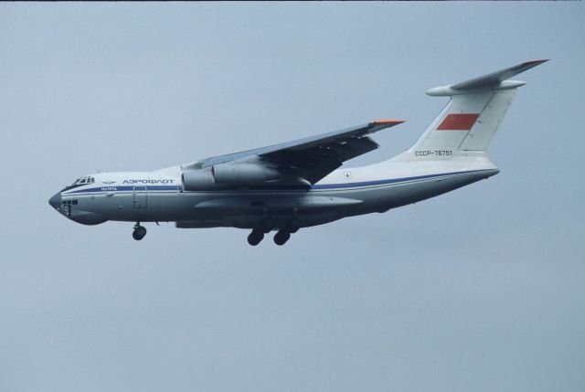 Ilyushin Il-76 (CCCP76751) - Final Approach to Narita Intl Airport Rwy34 on 1990/02/18