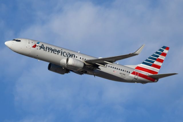 Boeing 737-800 (N817NN)