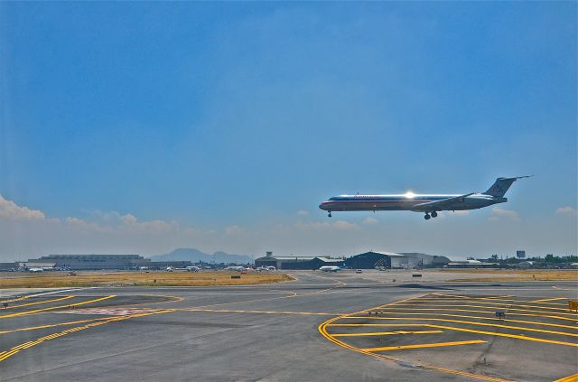 McDonnell Douglas MD-88 — - Landing at Mexico City intl.