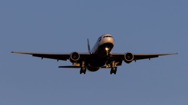 Boeing 777-200 (G-YMML) - British Airways 777-200 landing at PHX on 3/16/2022. Taken with a Canon 850D and Sigma 150-600 Contemporary lens.