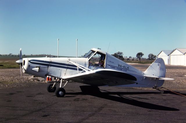 VH-KLA — - PIPER PA-25-180-A1 PAWNEE - REG : VH-KLA (CN 25/577) - FORBES NSW. AUSTRALIA - YFBS 26/6/1988 35MM SLIDE CONVERSION USING A LIGHTBOX AND A NIKON L810 DIGITAL CAMERA IN THE MACRO MODE.