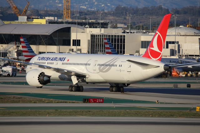 Boeing 787-9 Dreamliner (TC-LLF)