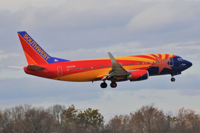 BOEING 737-300 (N383SW)