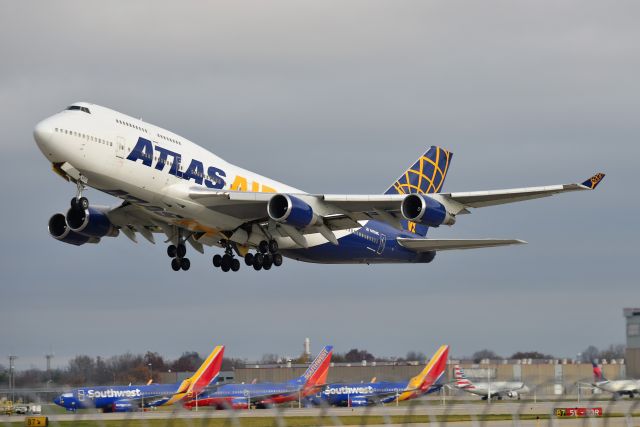 Boeing 747-400 (N465MC) - 23-R on 11-11-20