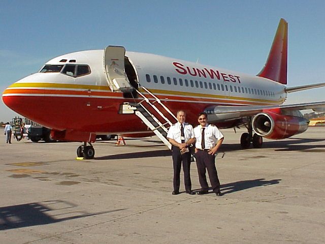 Boeing 737-700 (N920WA) - B737-200