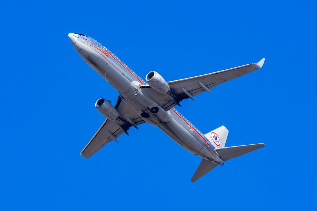 Boeing 737-800 (N905NN) - American Airlines 737-800 in Astrojet retro livery taking off from DFW on 12/27/22. Taken with a Canon R7 and Tamron 70-200 G2 lens.