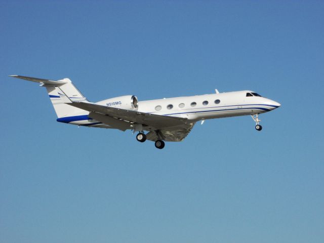 Gulfstream Aerospace Gulfstream IV (N510MG) - Landing RWY 20R