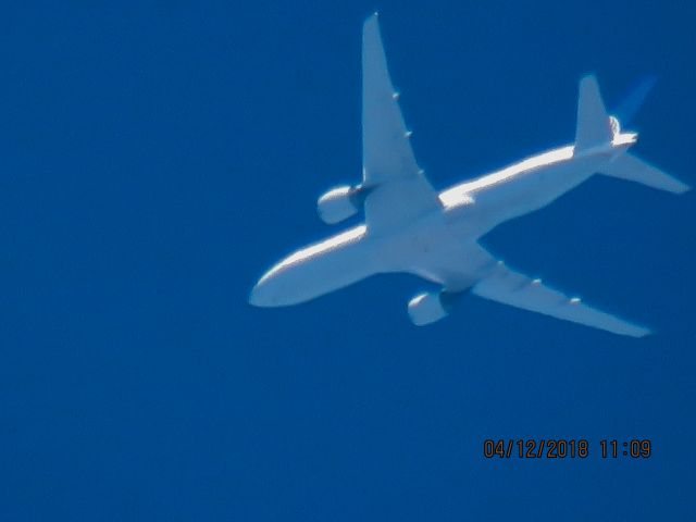 Boeing 777-200 (N768UA)