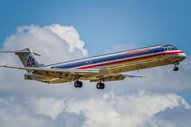 McDonnell Douglas MD-80 —