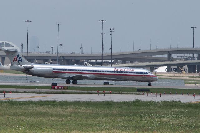 McDonnell Douglas MD-80 (N487AA)