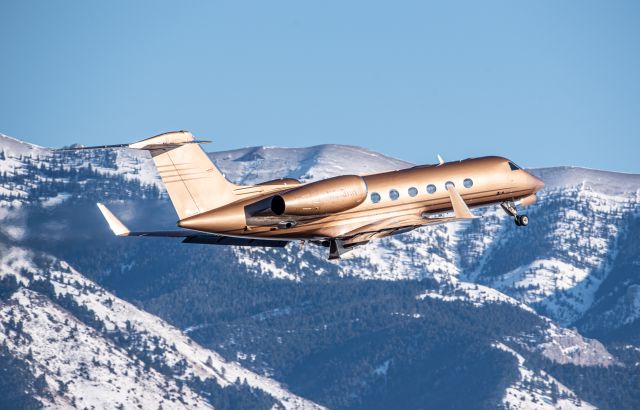 Gulfstream Aerospace Gulfstream IV (N913HH) - Golden G450 heading out