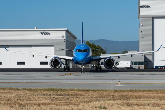 Airbus A220-300 (N203BZ)