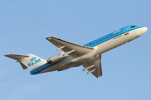 Embraer 170/175 (PH-KZC) - Departing runway 027L at LHR.