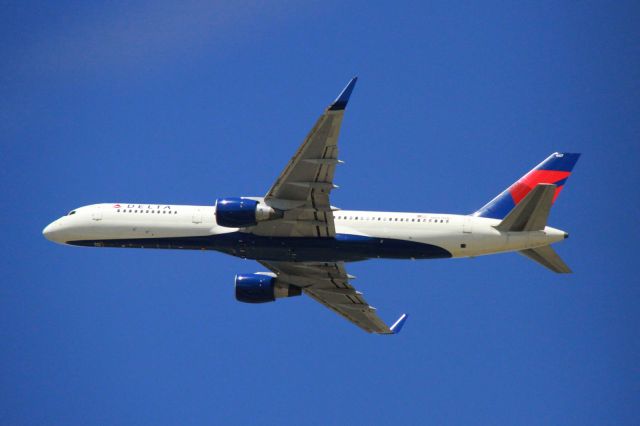 Boeing 757-200 (N667DN)