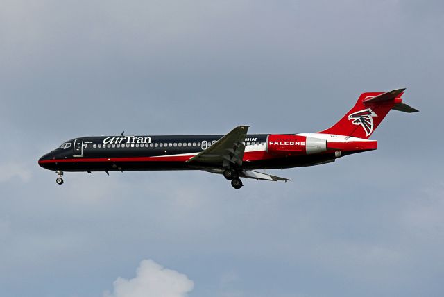 Boeing 717-200 (N891AT) - Airtran Airways, N891AT, Boeing 717-2BD, msn 55043, Photo by John A. Miller, a rel=nofollow href=http://www.PhotoEnrichments.comwww.PhotoEnrichments.com/a