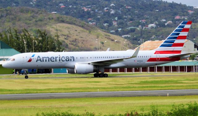 Boeing 757-200 (N198AA)