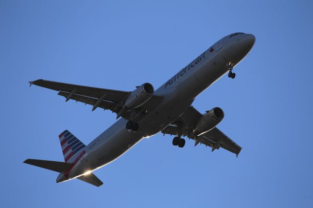 Airbus A321 (N537UW)