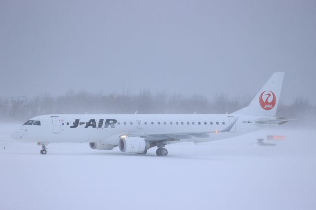 Embraer ERJ-190 (JA242J) - December 14, 2022:J-AIR, HKD-ITM.