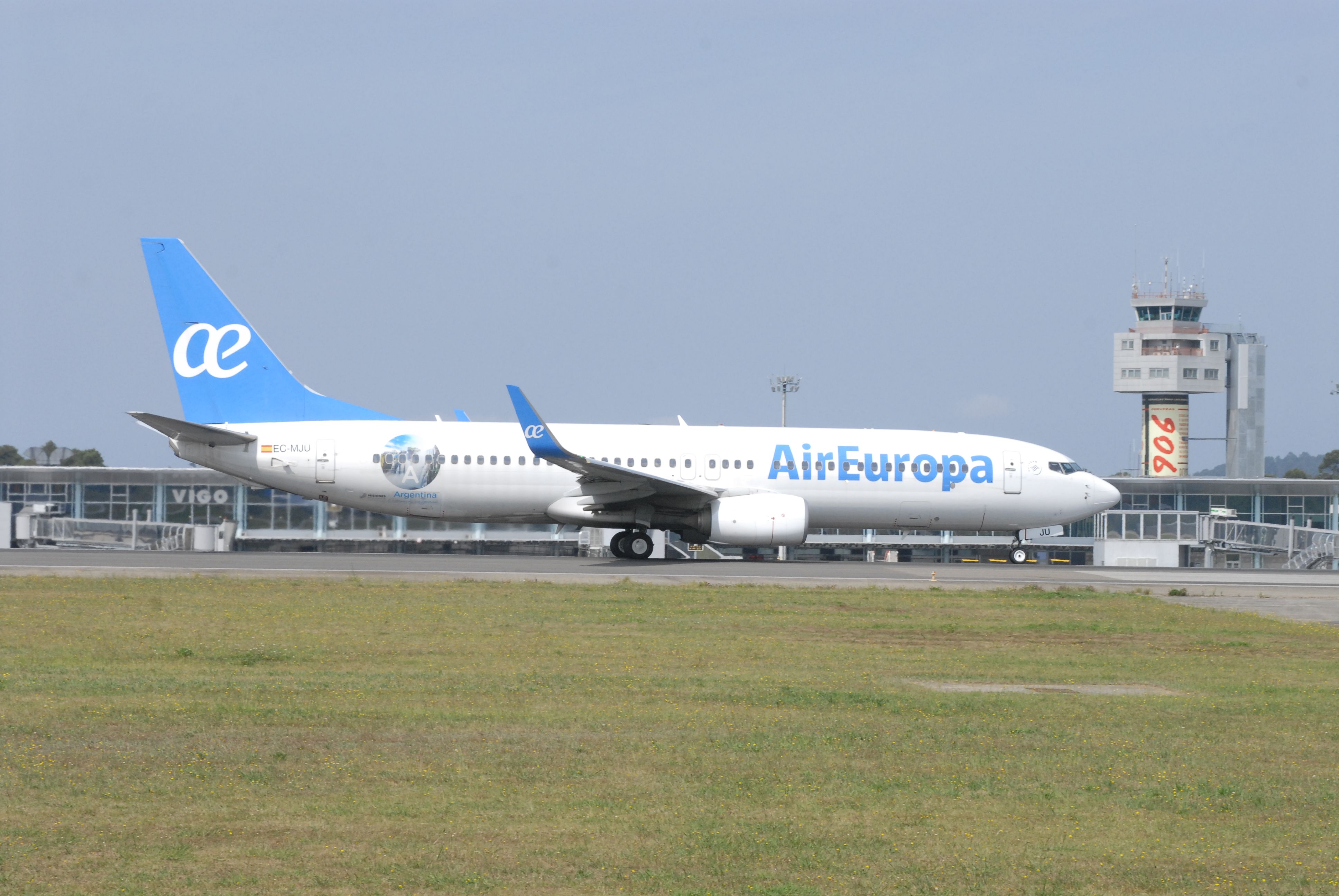 Boeing 737-800 (EC-MJU) - EC-MJU Ready To TakeOff From LEVX To LEMD. 28-08-2021