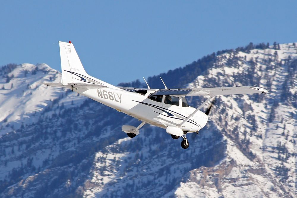 Cessna Skyhawk (N66LY) - On Final RWY 13 KPVU.  Taken by J. Rodeback