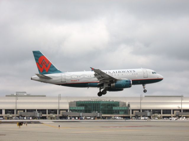 Airbus A319 (N838AW) - Landing on RWY 19R