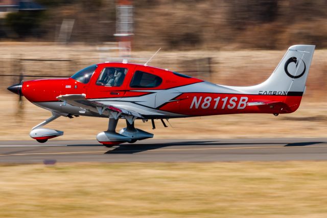 Cirrus SR-22 (N811SB) - Cirrus SR22T taking off from KLOM (Wings FIeld)br / 1/125 sec. f/18 500mm ISO 200