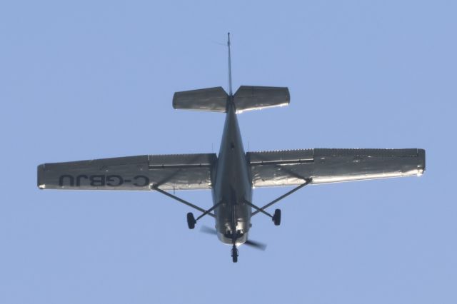 Cessna 152 (C-GBJU) - C-GBJU Cessna Commuter 152 Cargair Aviation Inc. Survolant le fleuve St-Laurent QC à Lavaltrie Le 04-10-2024 à 09:43