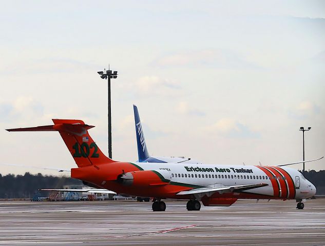 McDonnell Douglas MD-87 (N292EA) - I took this picture on Jan 17, 2020.br /NRT-GUM