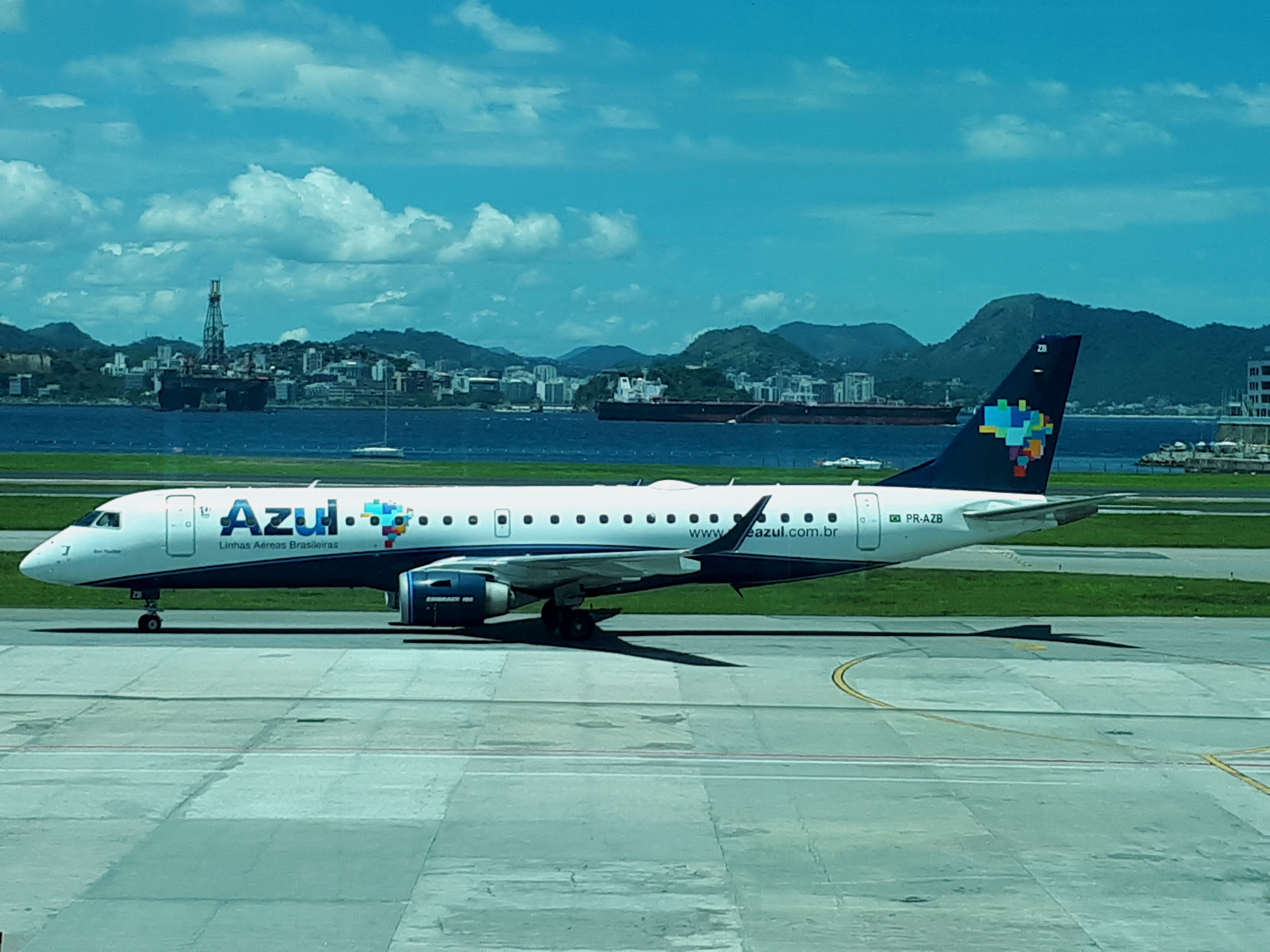 Embraer ERJ-190 (PR-AZB)