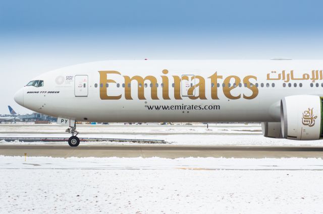 BOEING 777-300ER (A6-EPT)