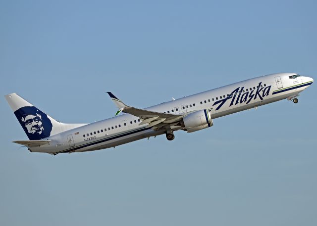 Boeing 737-900 (N477AS)